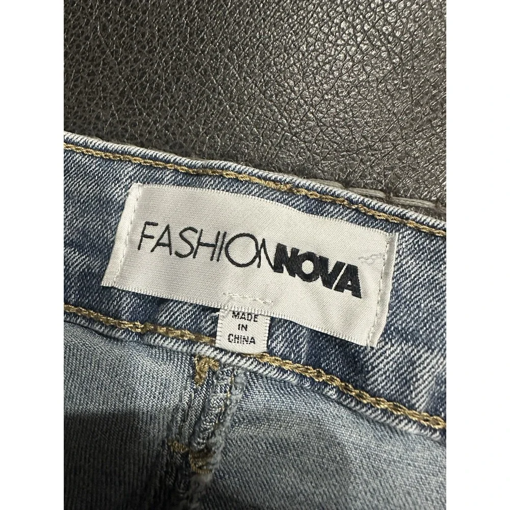 Fashion Nova San‎ Diego Scultping Women's Blue Flared Leg Jeans Size 3